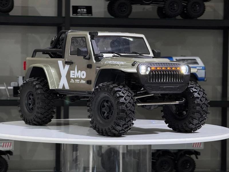 CROSS-​RC Crawler EMO X1 2025, 4x4, 1:8, RTR, střídavý pohon, stříbrošedý