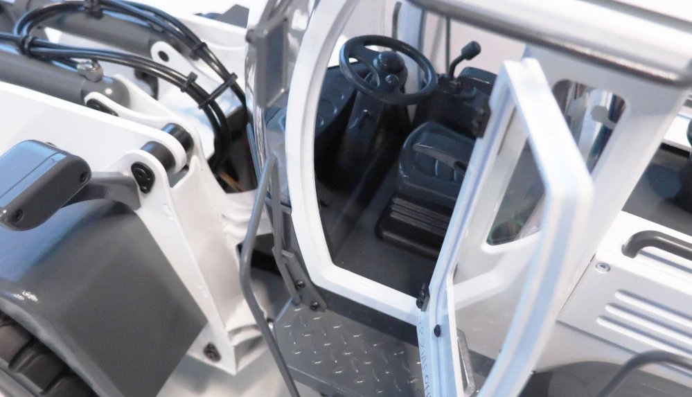 HYDRAULICKÝ KOLOVÝ NAKLADAČ G211H 1:14, KOVOVÝ RTR bílý