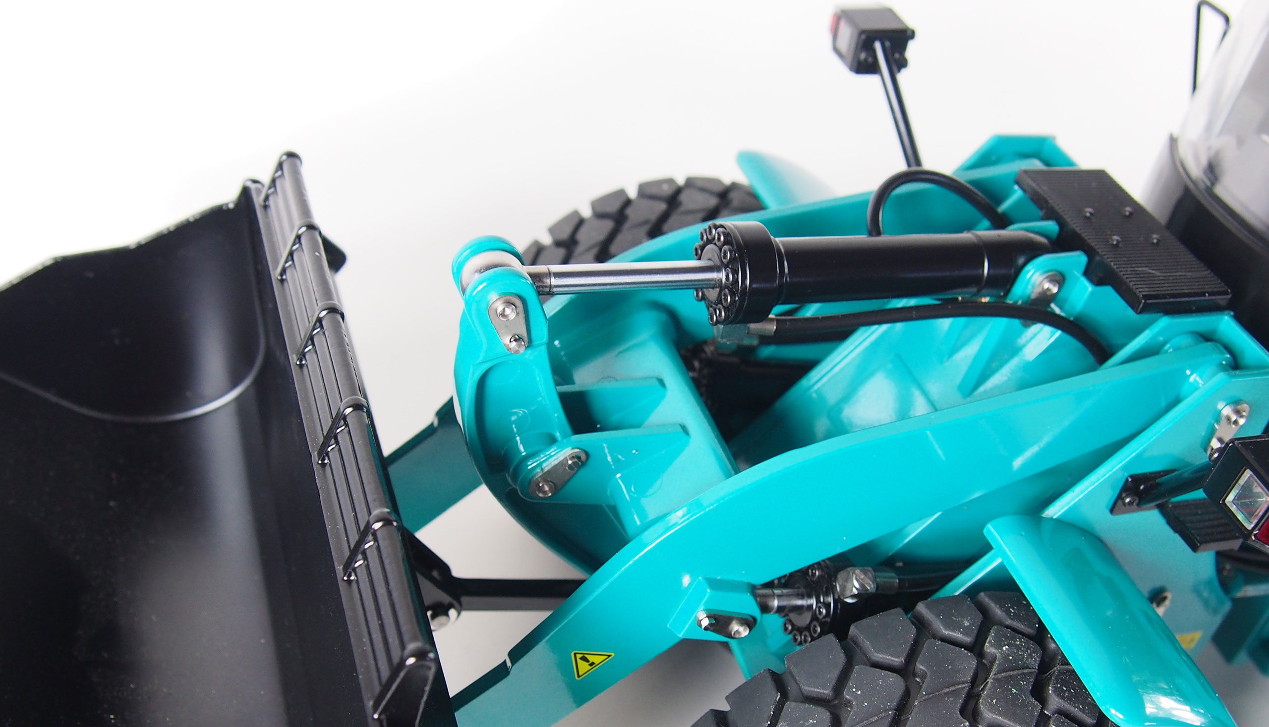 HYDRAULICKÝ KOLOVÝ NAKLADAČ G921H CELOKOVOVÝ 1:16, RTR