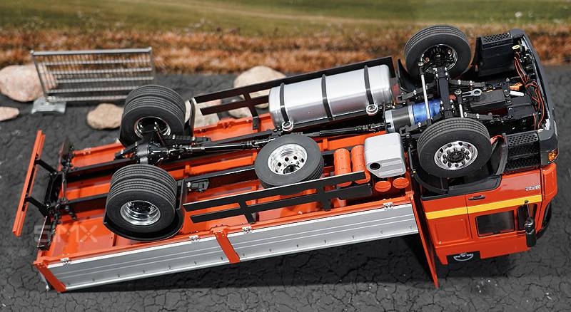 Stavebnice valníku MAN F-2000 4x2, 1:14