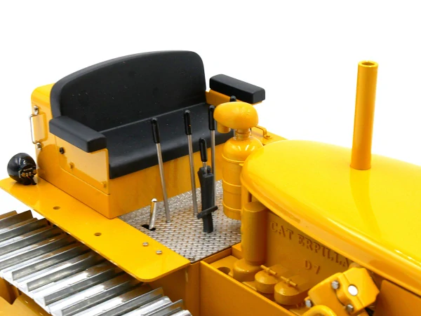 Hydraulický buldozer Caterpillar D7 1:14